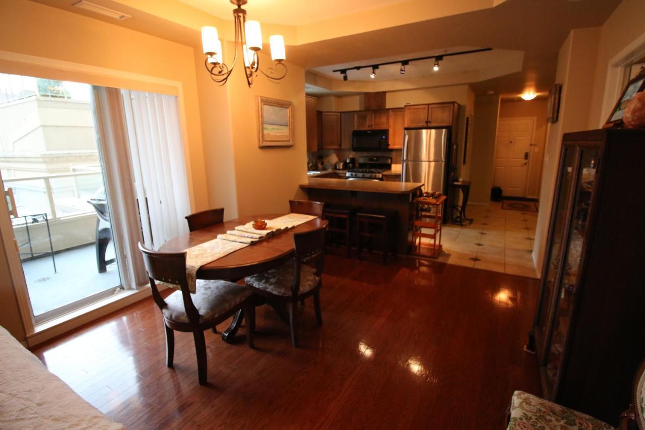 Sunset Waterfront Resort By Discover Kelowna Resort Accommodations Exterior foto