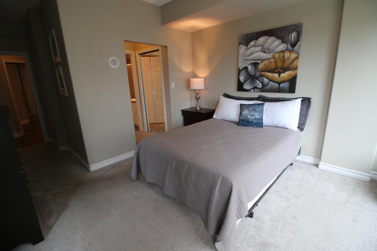 Sunset Waterfront Resort By Discover Kelowna Resort Accommodations Exterior foto