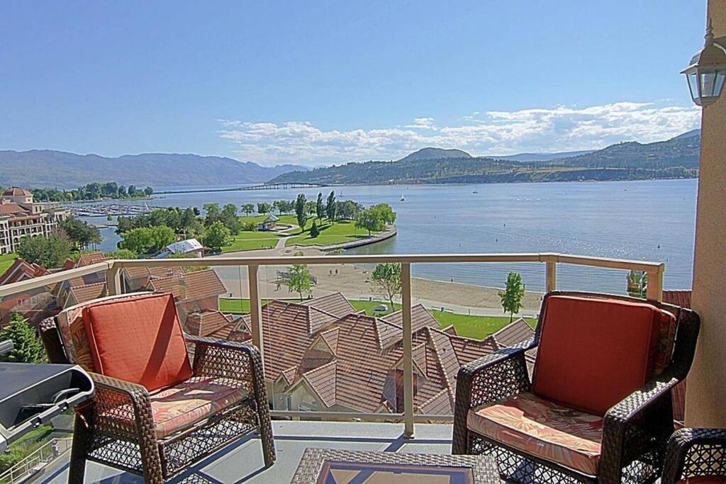 Sunset Waterfront Resort By Discover Kelowna Resort Accommodations Exterior foto