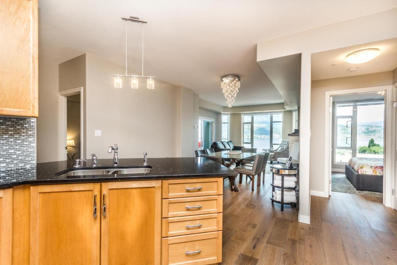 Sunset Waterfront Resort By Discover Kelowna Resort Accommodations Exterior foto