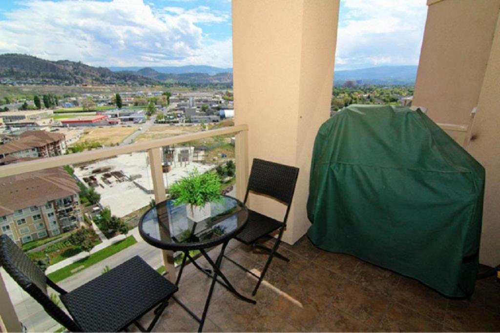 Sunset Waterfront Resort By Discover Kelowna Resort Accommodations Exterior foto