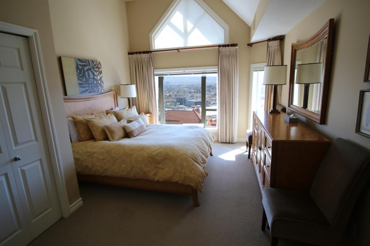 Sunset Waterfront Resort By Discover Kelowna Resort Accommodations Exterior foto
