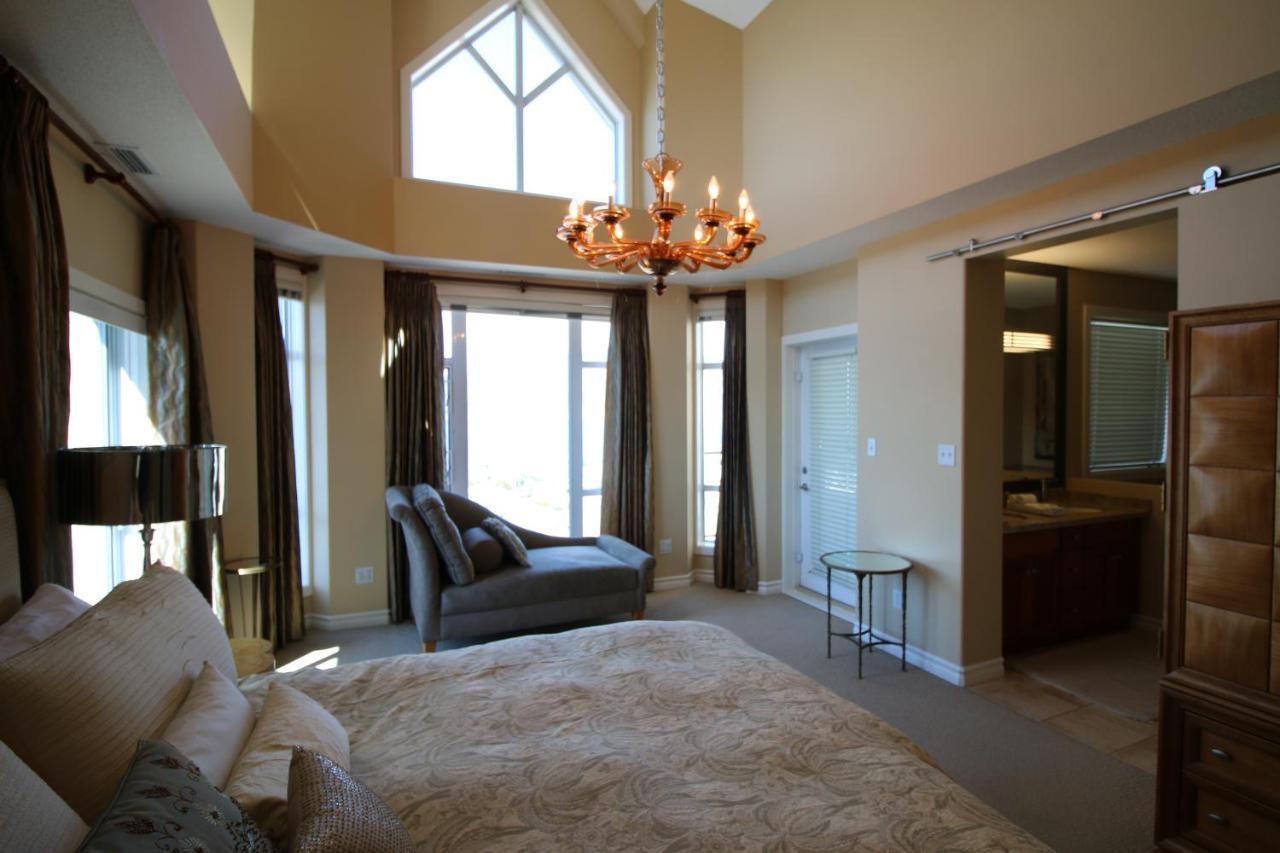 Sunset Waterfront Resort By Discover Kelowna Resort Accommodations Exterior foto