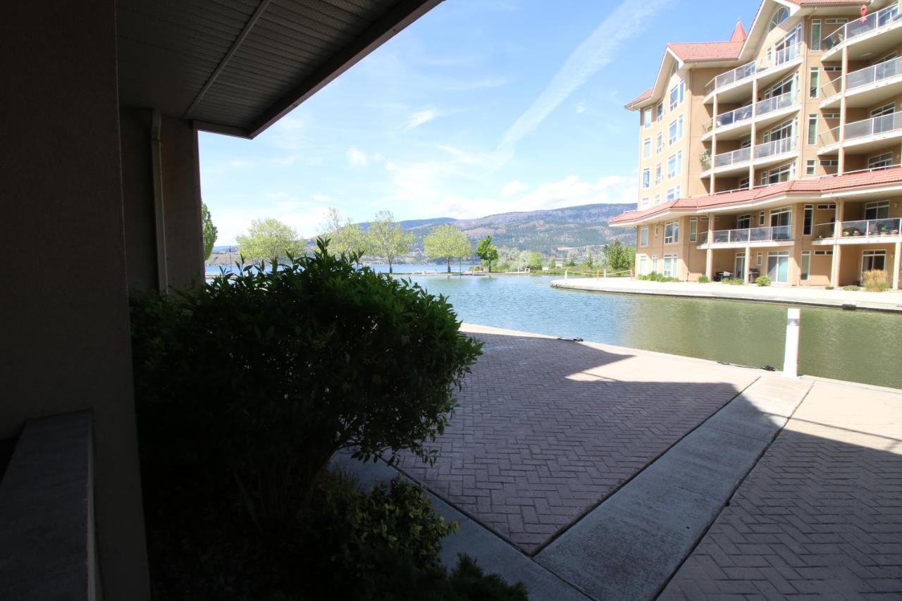 Sunset Waterfront Resort By Discover Kelowna Resort Accommodations Exterior foto