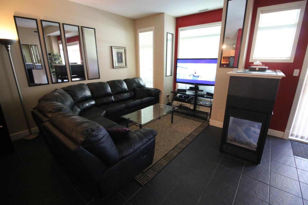 Sunset Waterfront Resort By Discover Kelowna Resort Accommodations Exterior foto