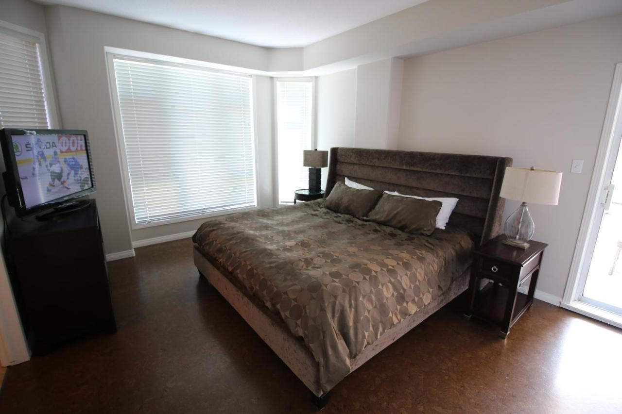 Sunset Waterfront Resort By Discover Kelowna Resort Accommodations Exterior foto